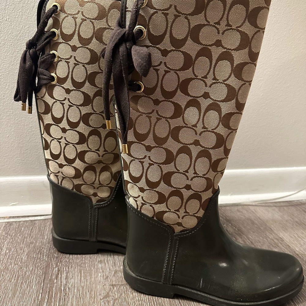 COACH " TRISTEE " Classic Signature Logo Lace Up Rain Rubber Boots